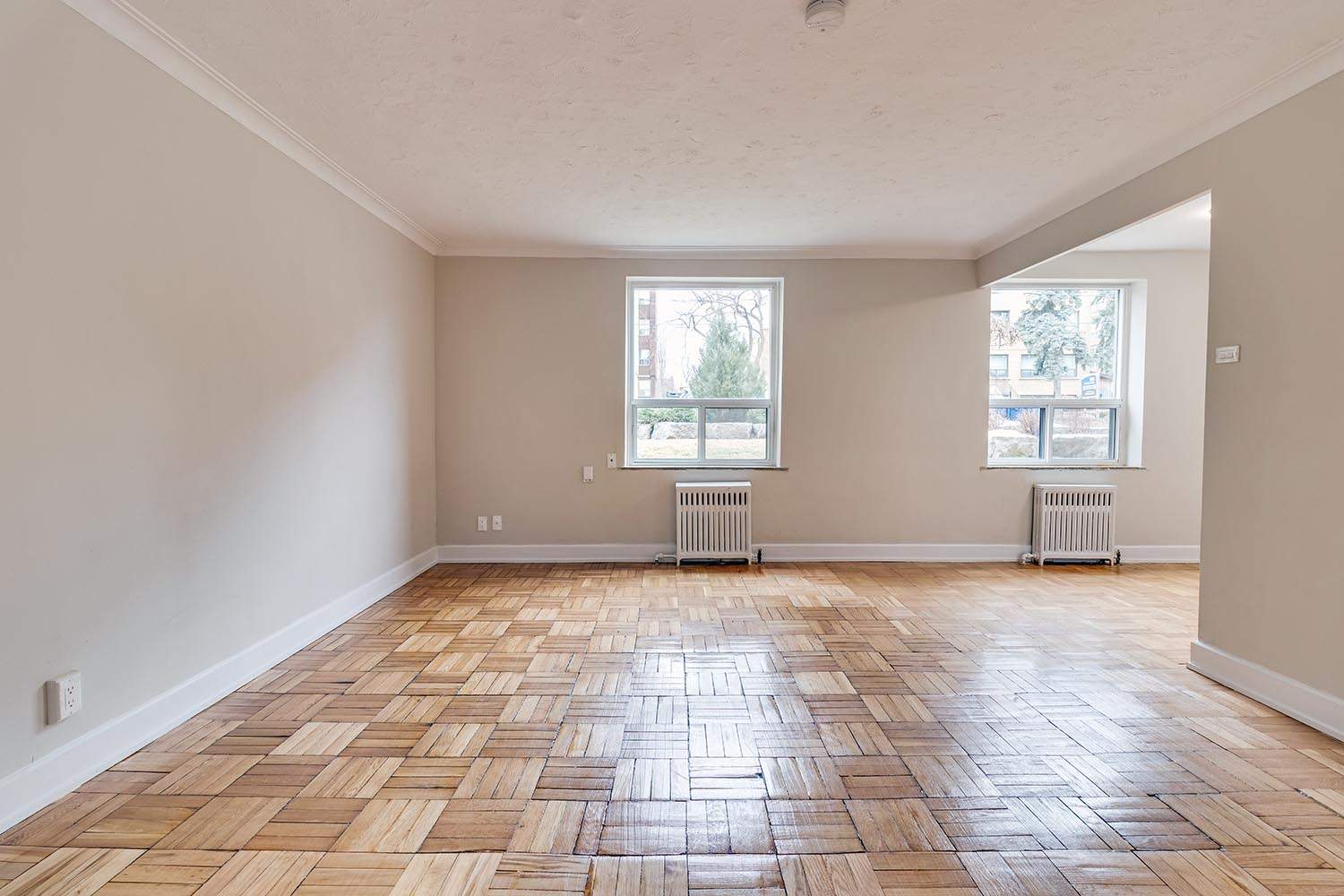 Toronto Apartments for Rent at Erskine Ave and Mt Pleasant Road Homestead