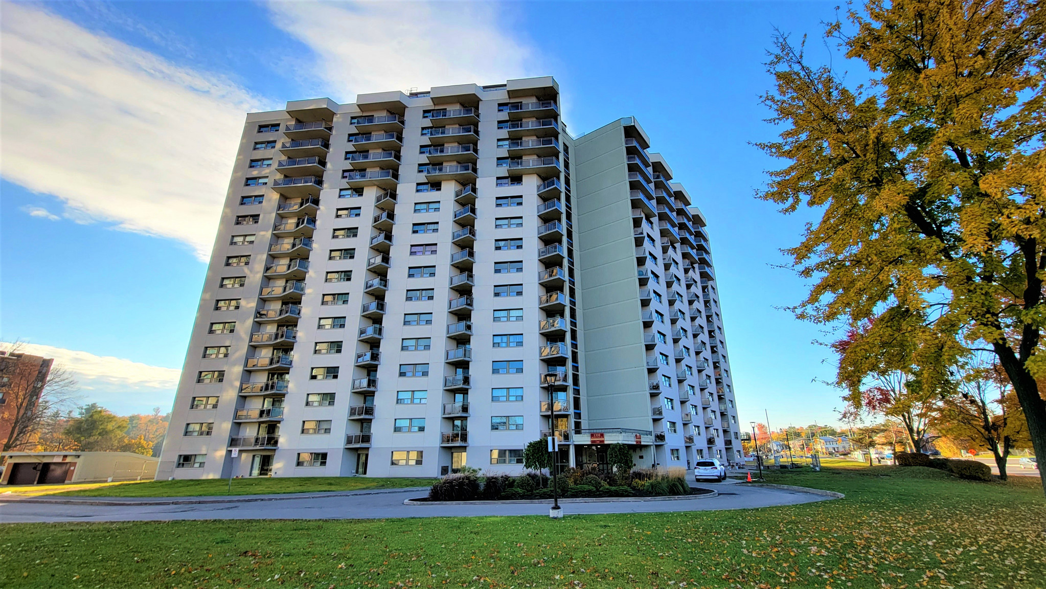 Ottawa Apartments for Rent at Greenbank Road and Baseline Road Homestead