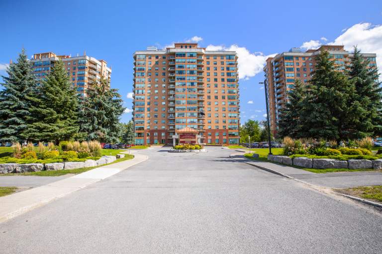 Apartments for Rent in Kanata Park Ridge Place on Campeau Drive
