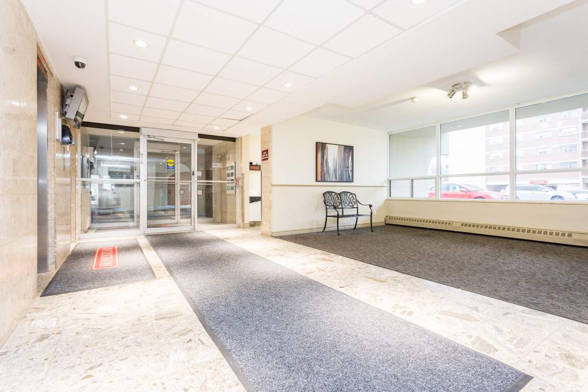 Surrey Lane Apartments Homestead