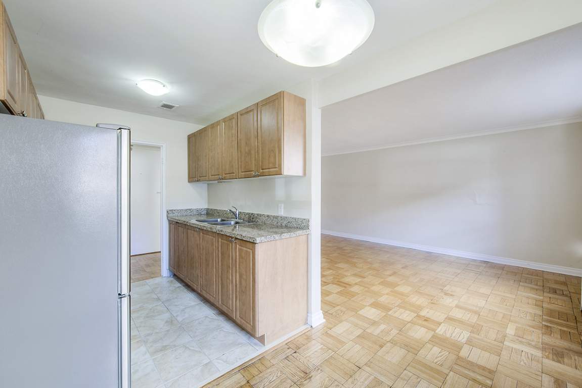 Upper Canada Apartments 165 Yonge and Eglinton Homestead