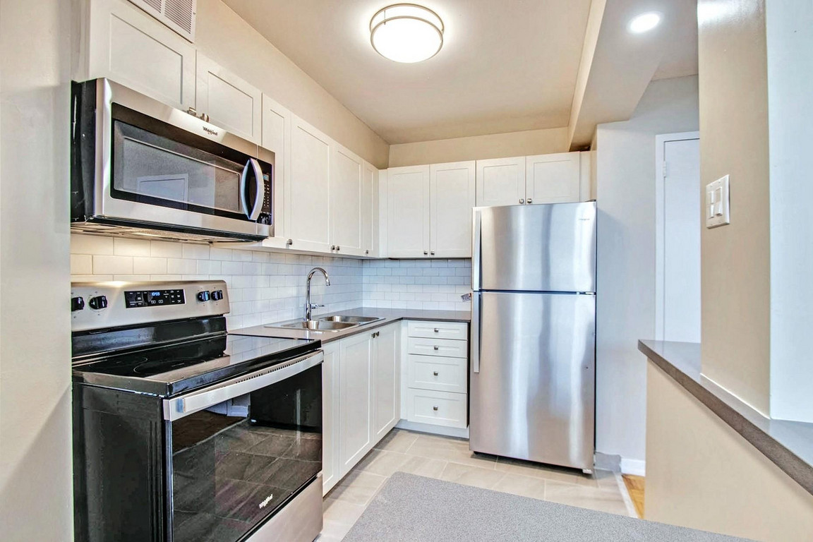 225 Van Horne Kitchen