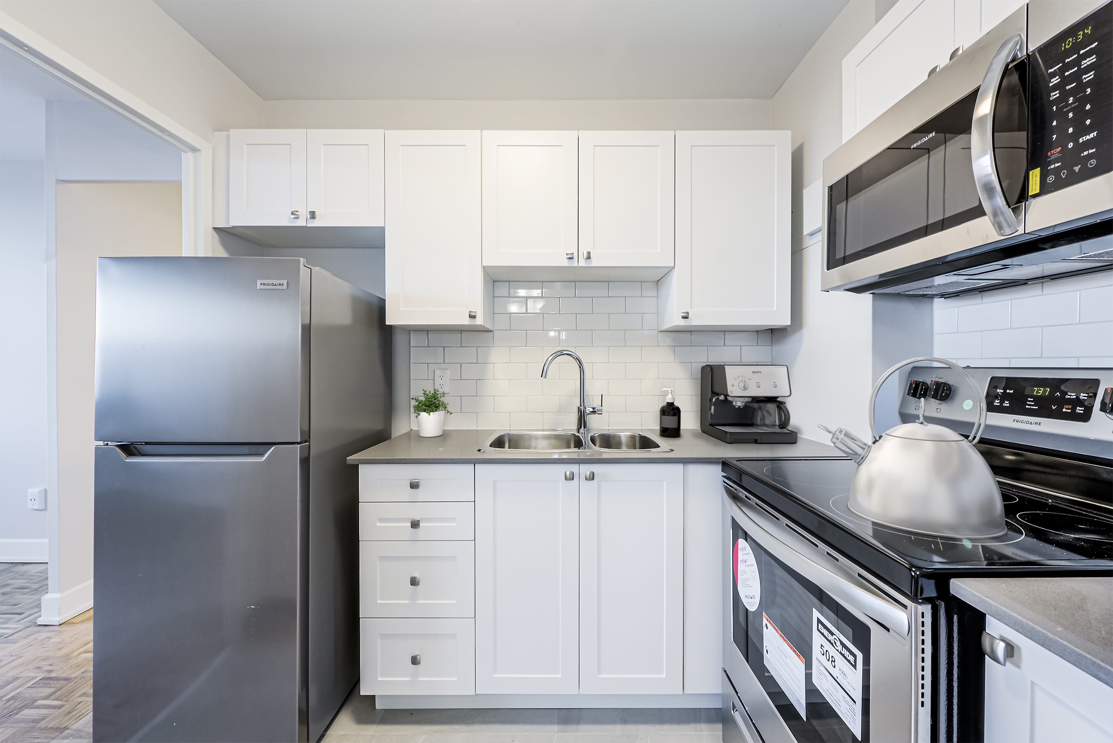 110 Erskine Avenue, Toronto, ON M4P 1Y4 — photo 1