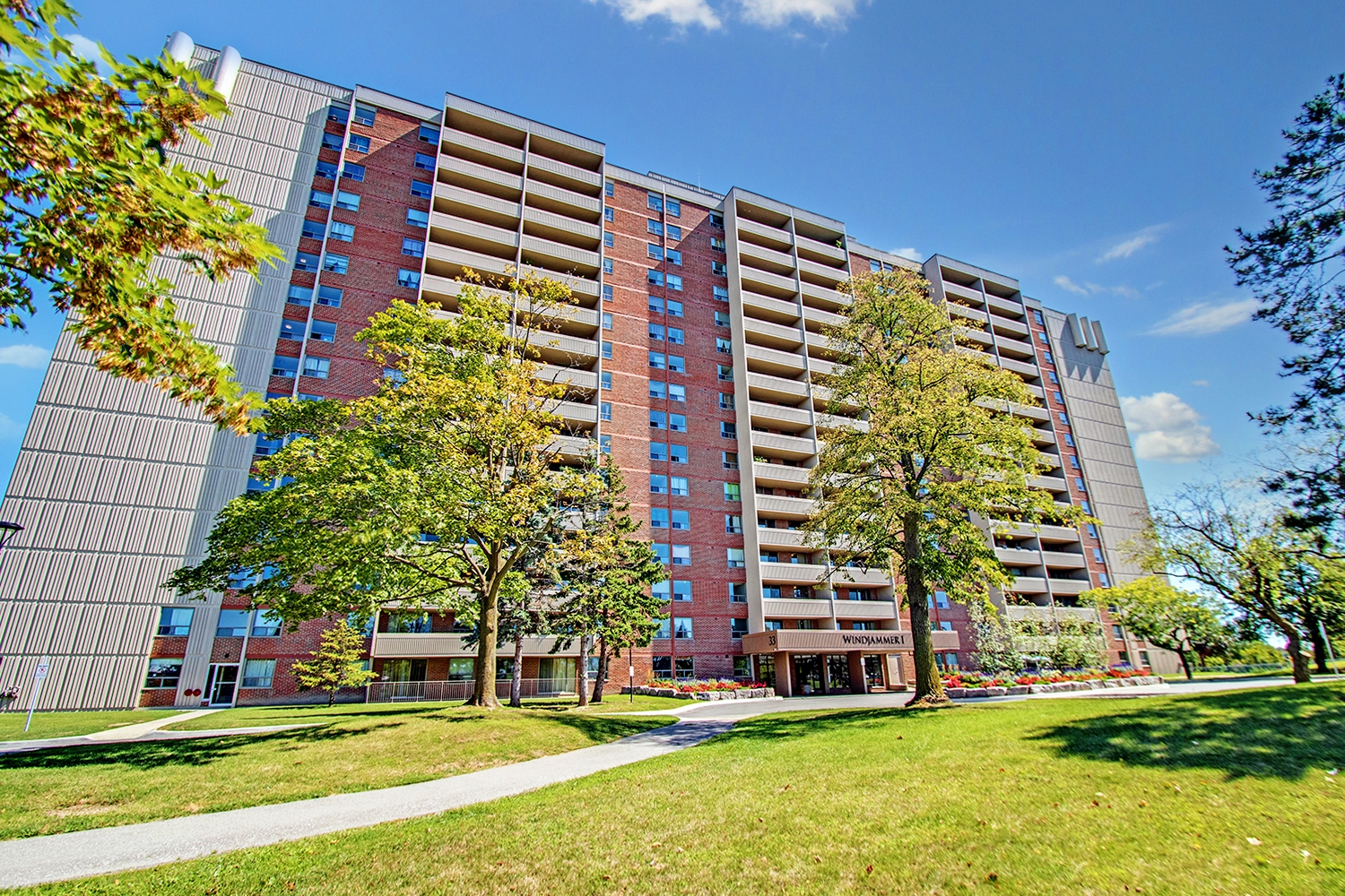 33/77 Falby Court, Ajax, ON L1S 3R3 — photo 2