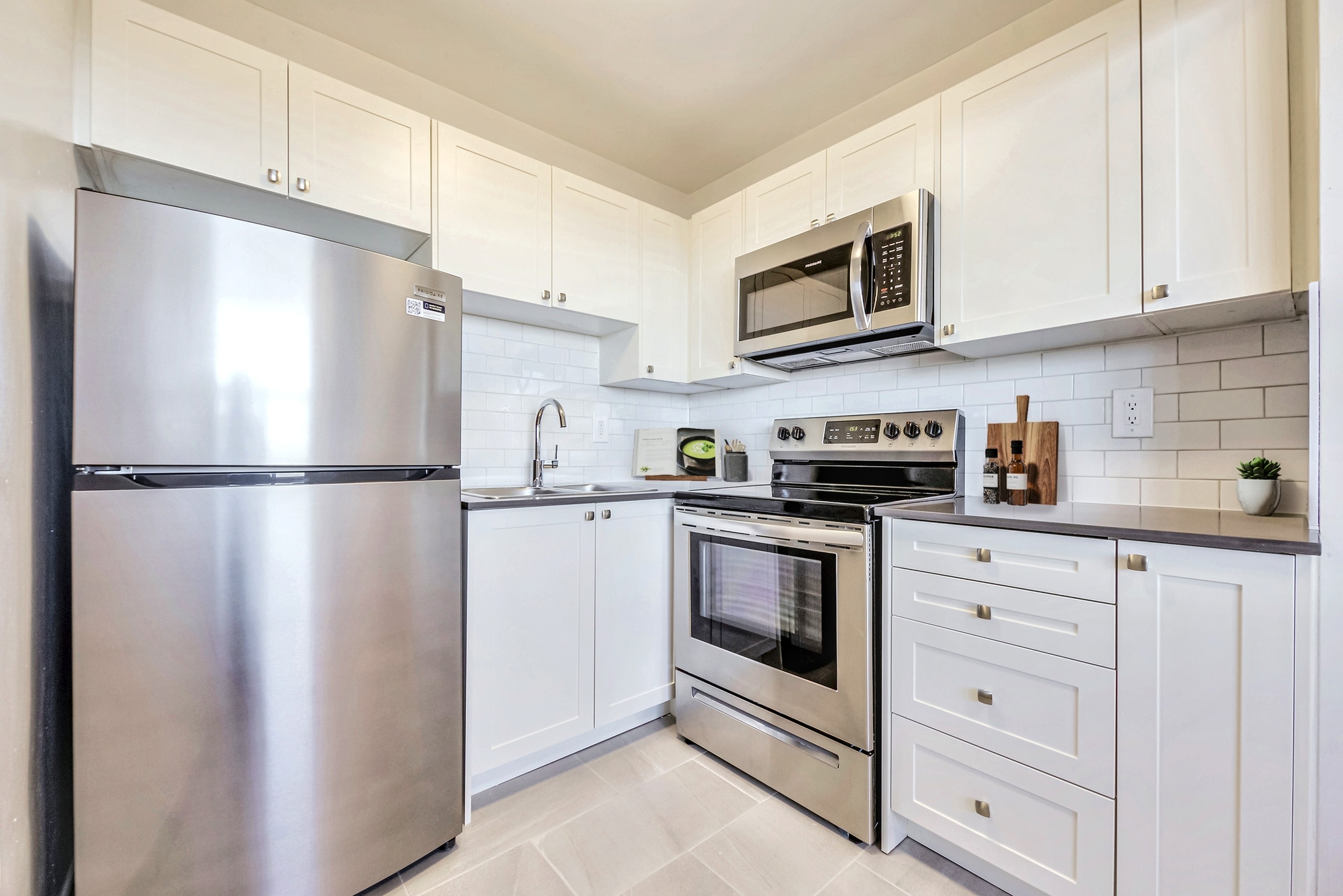 140 Erskine Avenue, Toronto, ON M4P 1Z2 — photo 2