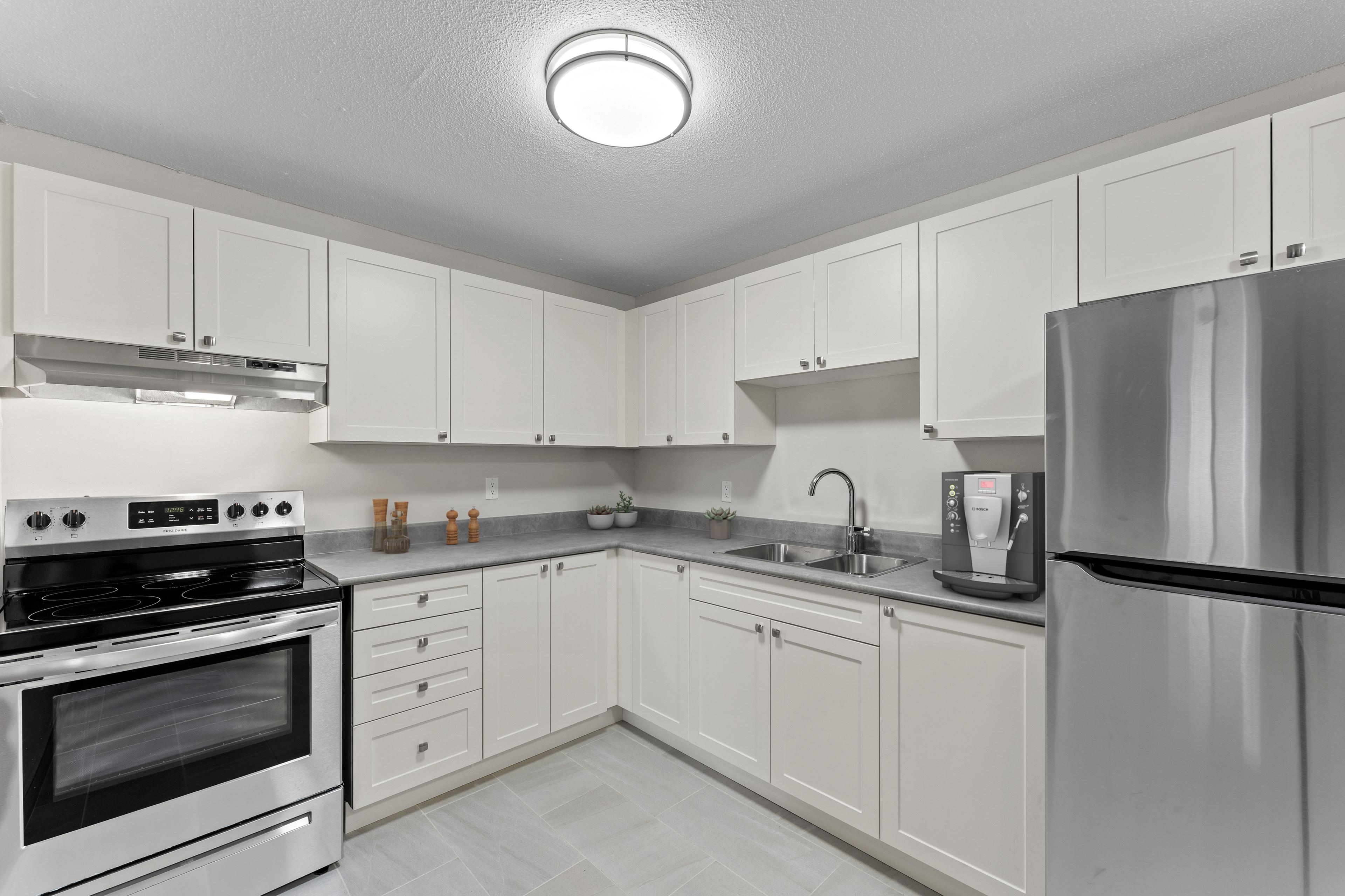 180/204 Queen Mary Road, Kingston, ON K7M 2A8 — photo 1