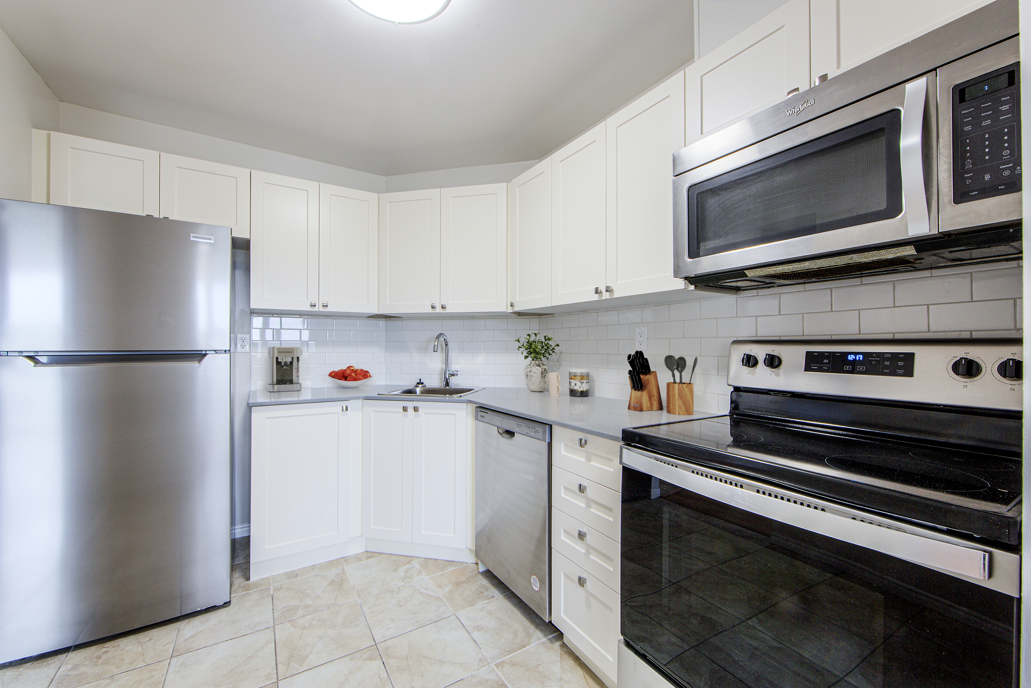 854 Commissioners Road East, London, ON N6C 5Z5 — photo 2