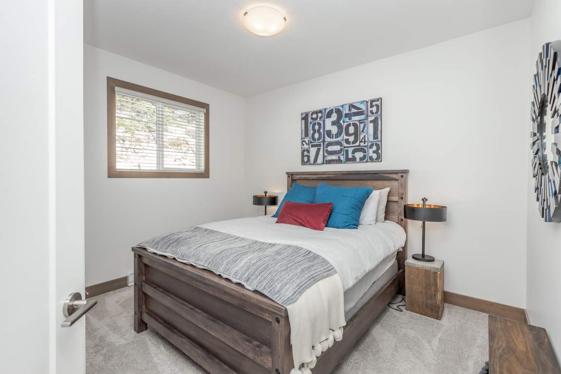 Grizzly Estates Hume Investments Ltd