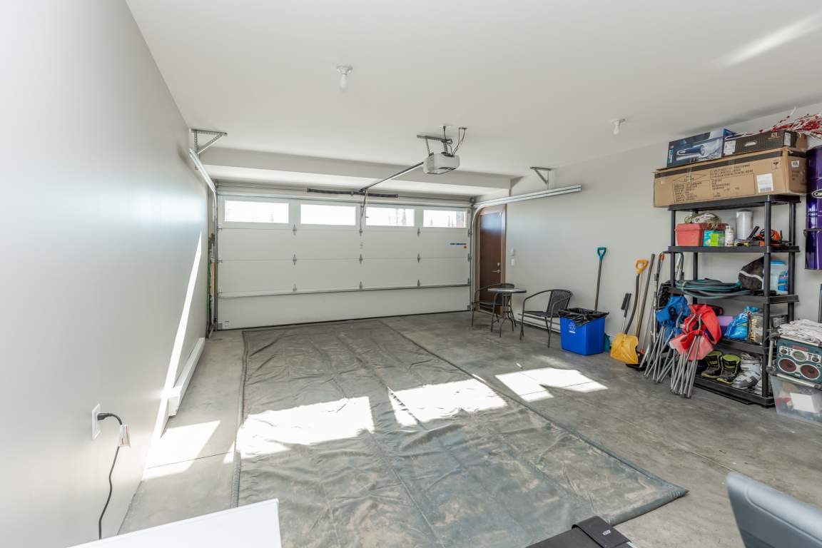 Grizzly Estates Hume Investments Ltd