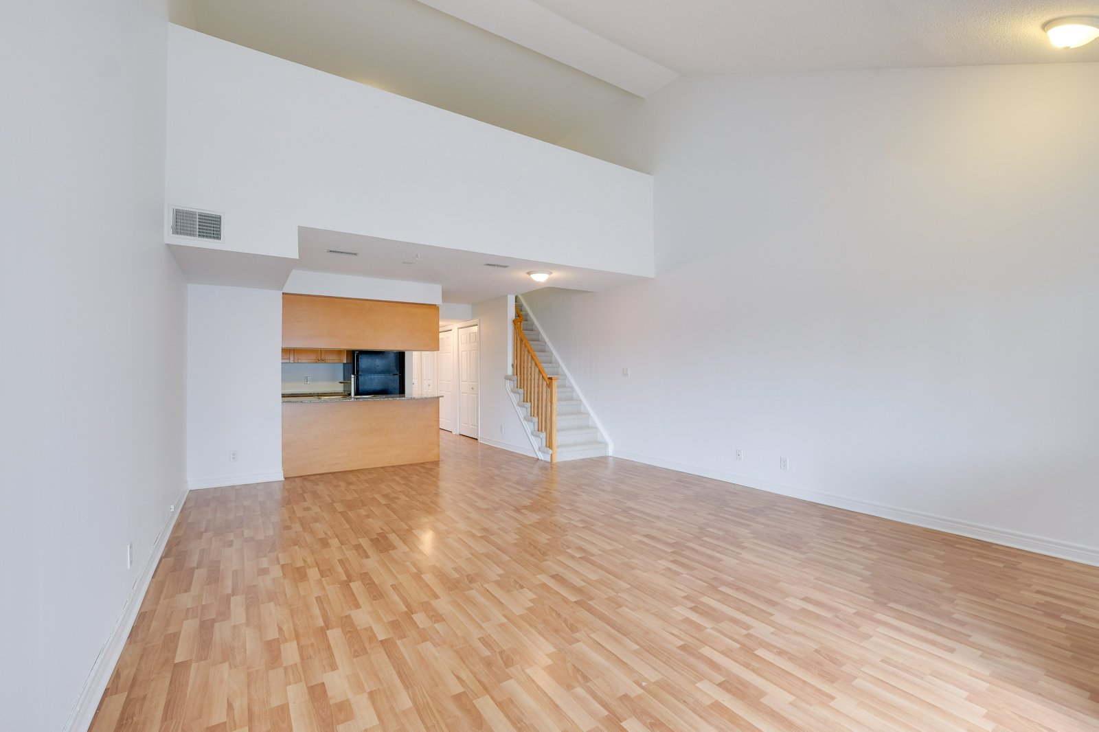 Low Rise Rental Apartments in Leaside Toronto Hyde Park Properties