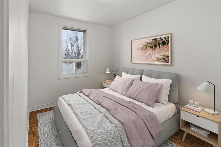 496/498 Simcoe Street North