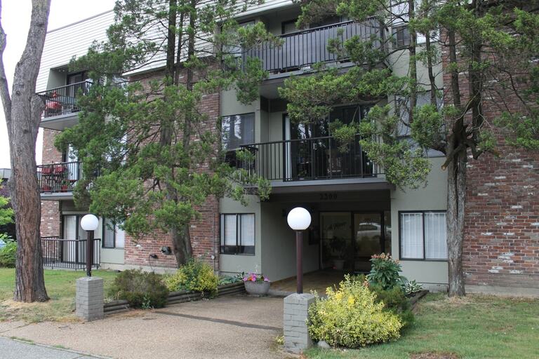 Oak Manor Featured Properties