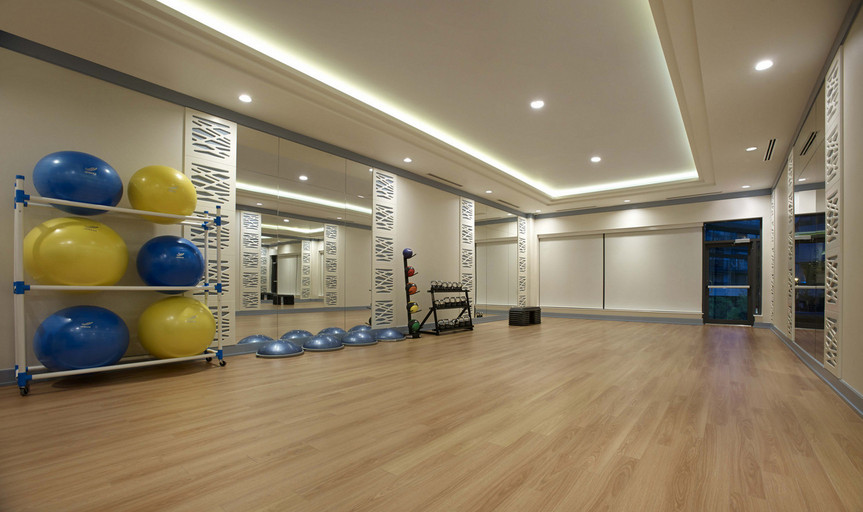 Large yoga studio with mirrored walls and ballet bar located inside of Club Hampton by KG Group at Yonge and Eglinton.
