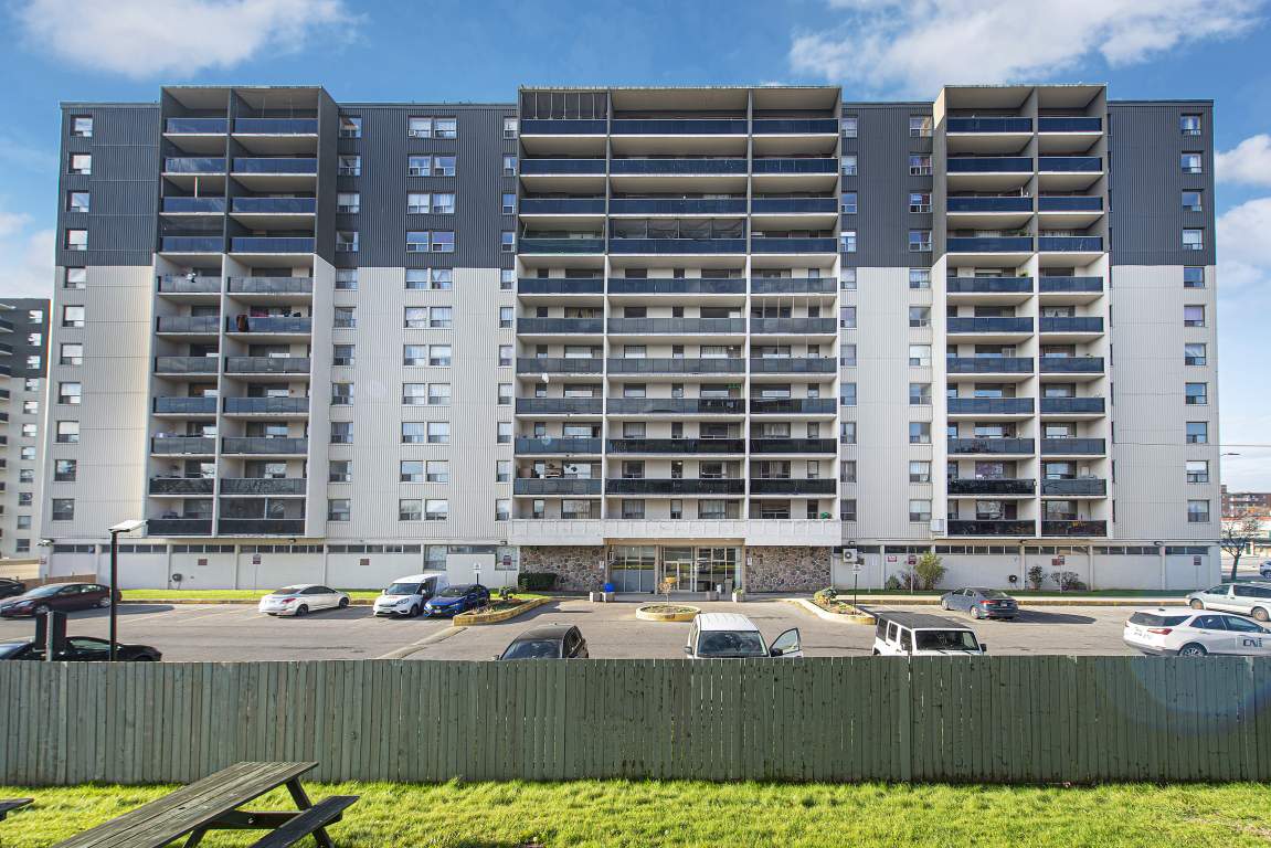 100 Dundas 100 Dundas Street East Mississauga Apartments