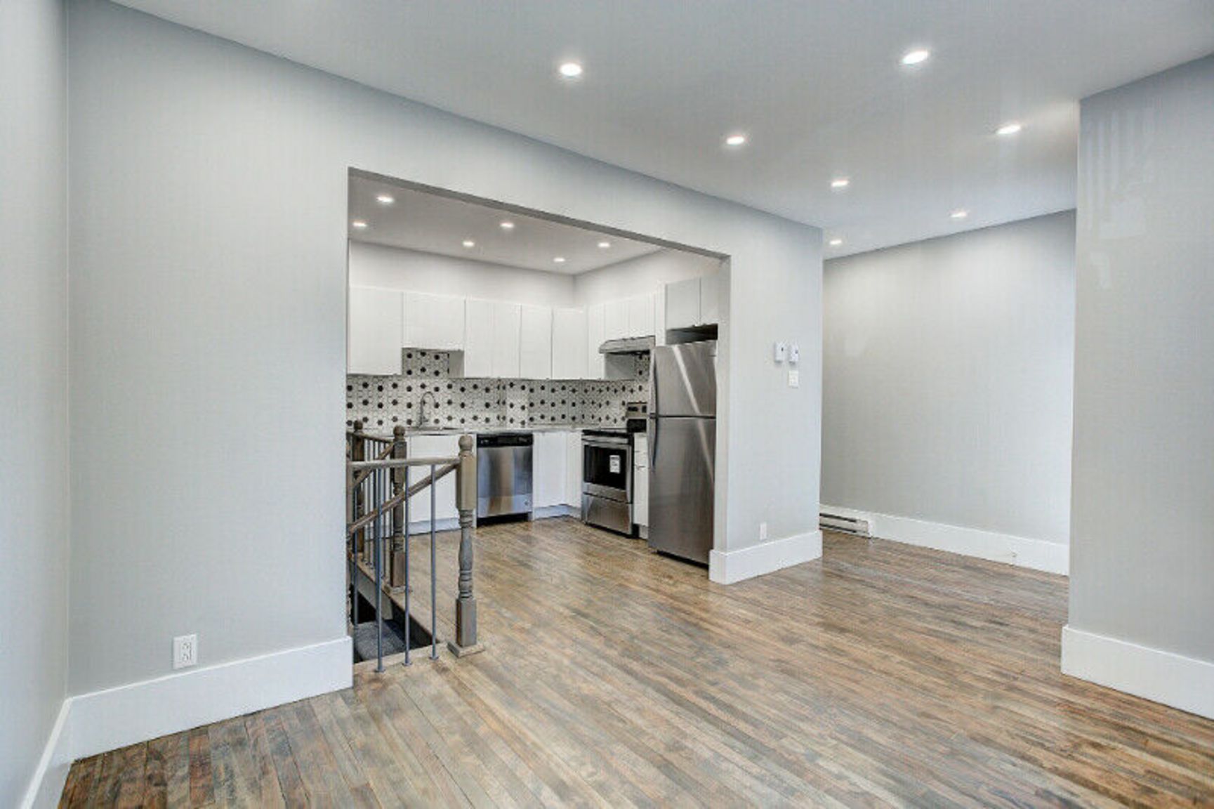623 Woodland — photo 2