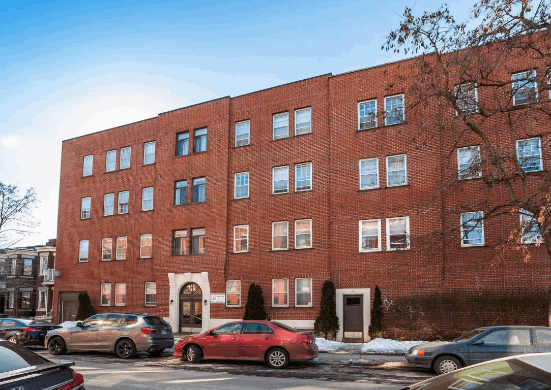 2384 Beaconsfield — photo 1