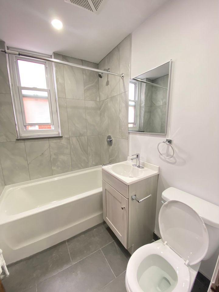 5825 CHEMIN COTE ST LUC — photo 2