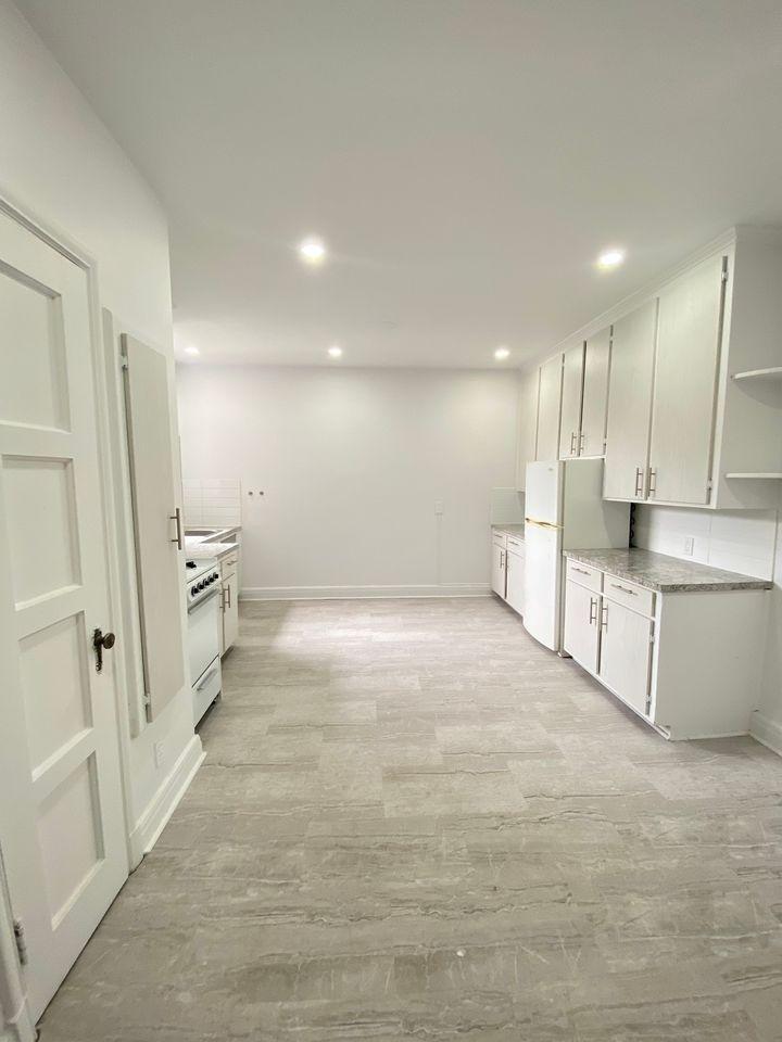5825 CHEMIN COTE ST LUC — photo 1