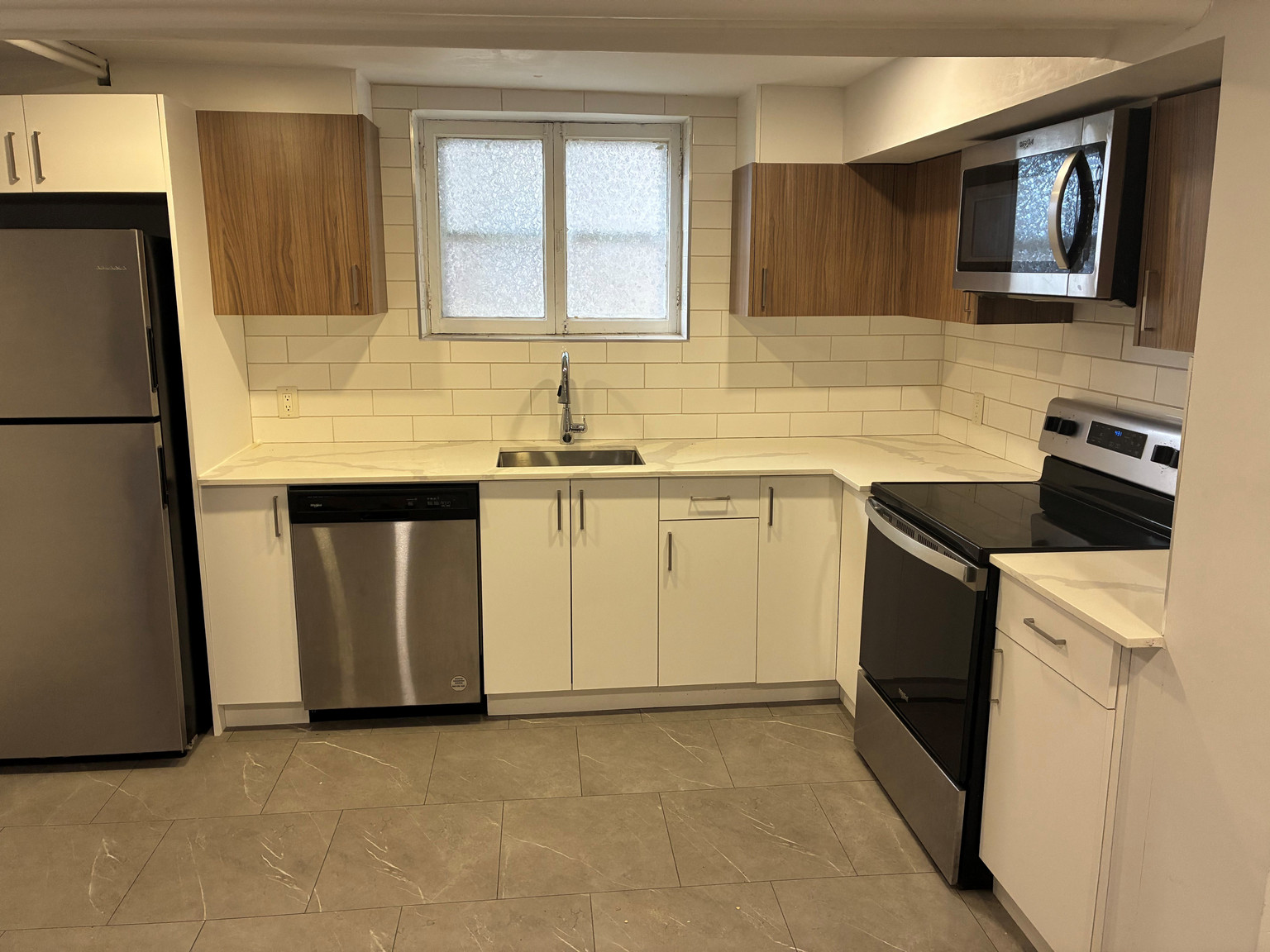 2384 Beaconsfield — photo 2