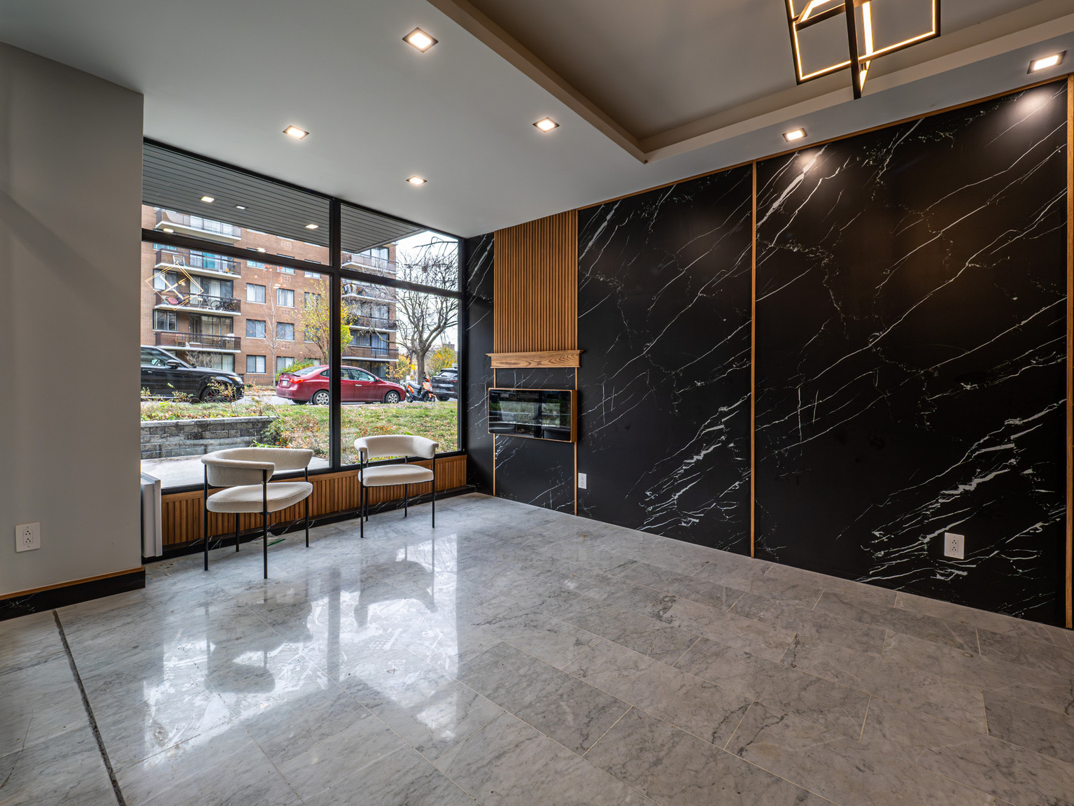 10350 Avenue de Bois-de-Boulogne — photo 2