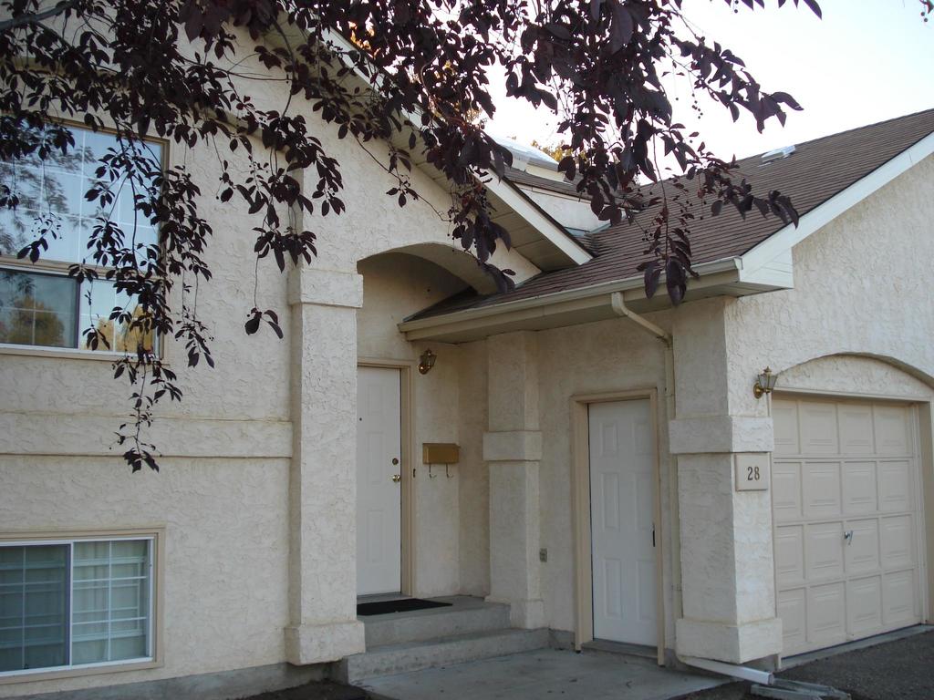 2 Bedrooms Edmonton South East Duplex For Rent Ad Id Lib