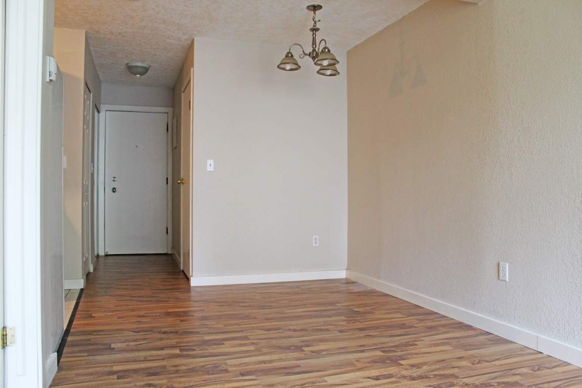 Sunview Manor Apartments in Calgary | 2121 17 Street SW | Mainstreet