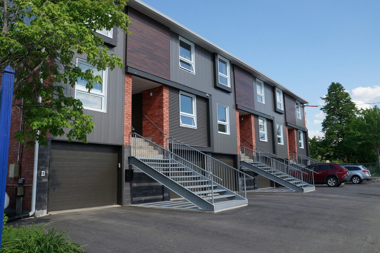 Lakeshore Village Town Homes- 350