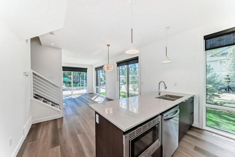 7724- 105 Avenue, Main