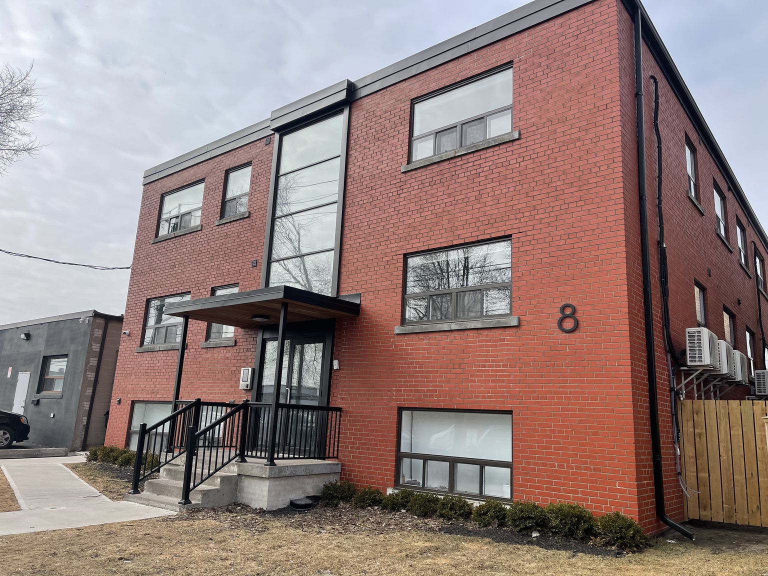 8 Castleton Avenue, Toronto, Ontario M6N 3Z5 Apartment For Rent