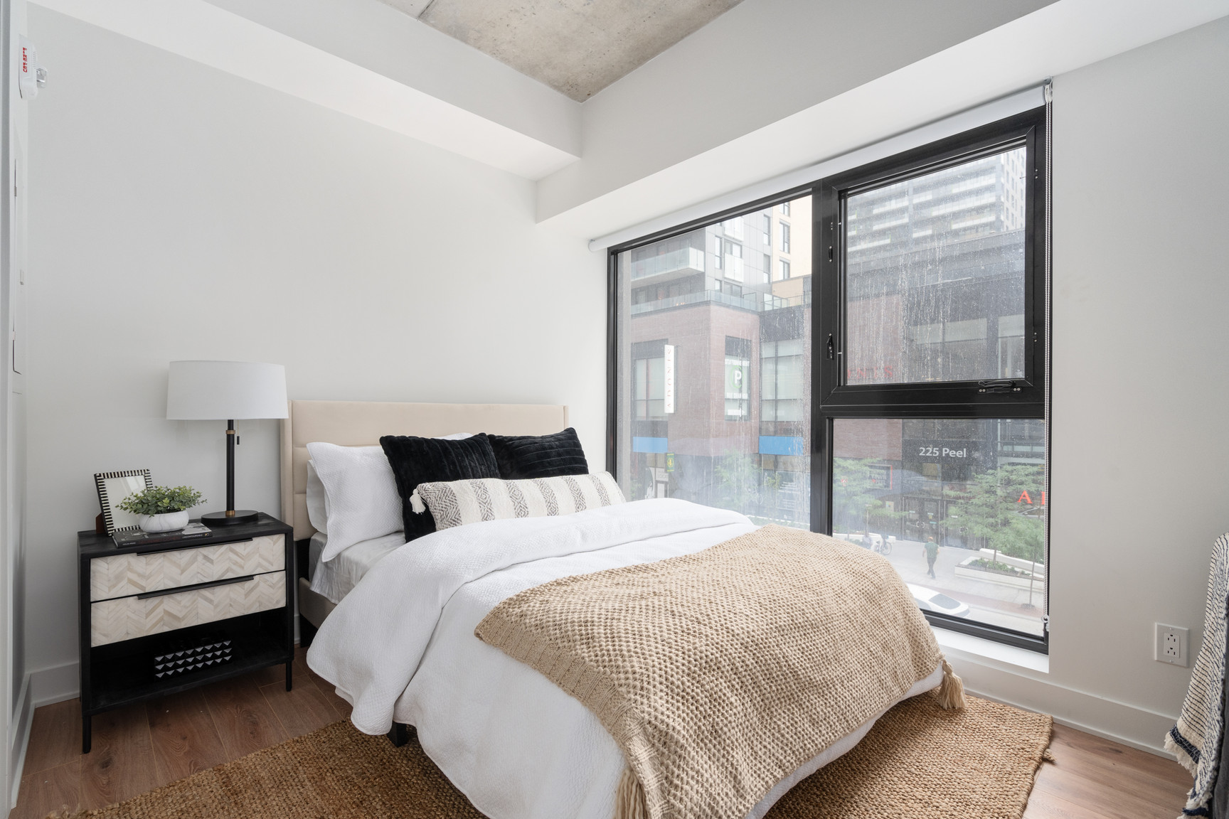 200 Rue Peel — photo 3