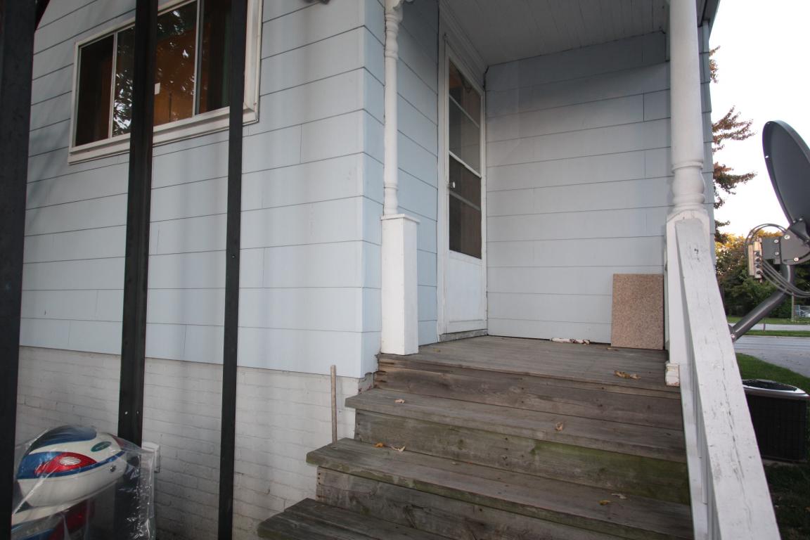 Apartments For Rent (Bachelor) 111 Brock St S, Sarnia, ON Mutual