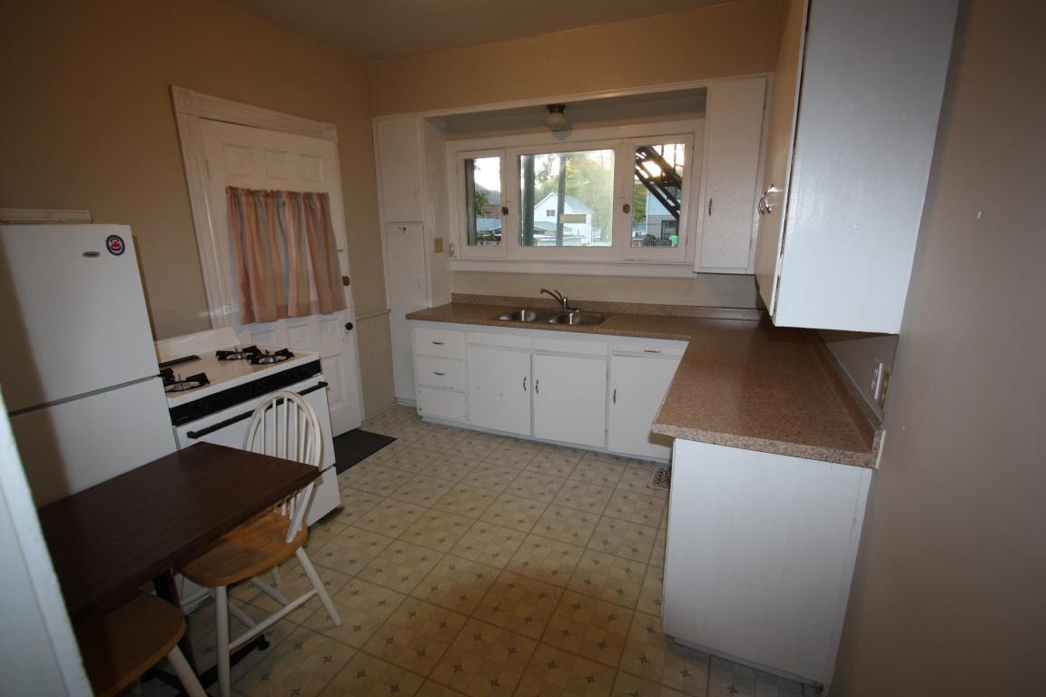 Apartments For Rent (Bachelor) 111 Brock St S, Sarnia, ON Mutual