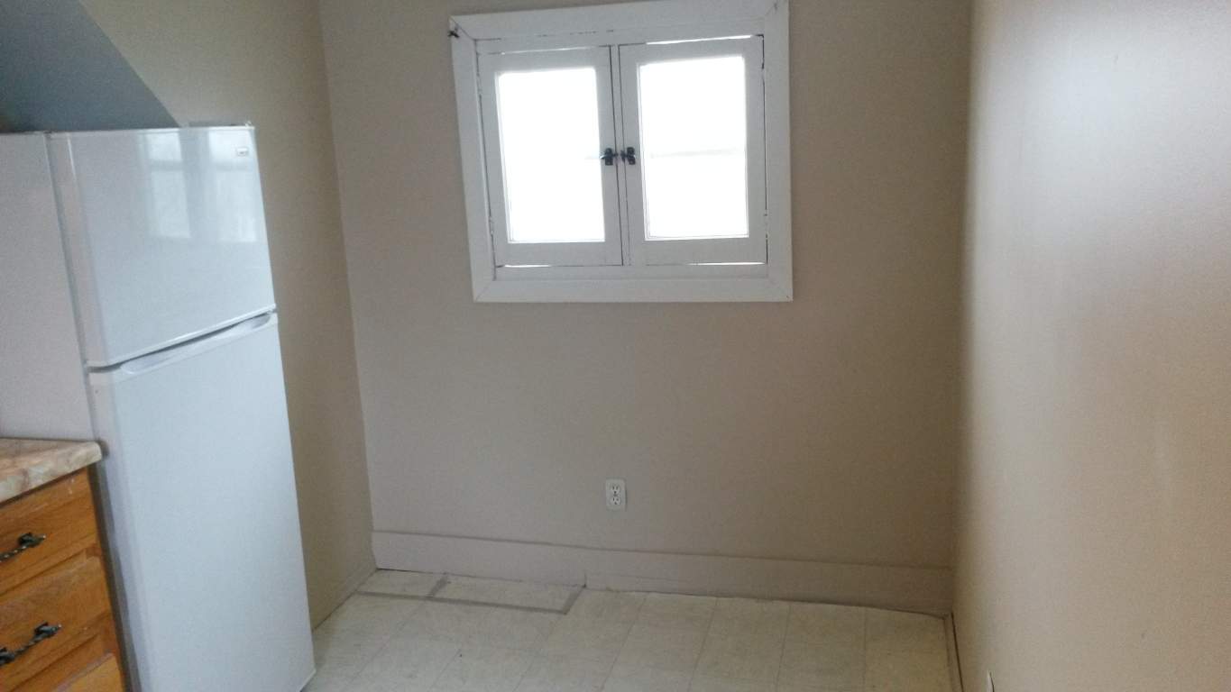 Apartments For Rent (1 Bedroom) 111 Brock St S, Sarnia, ON Mutual