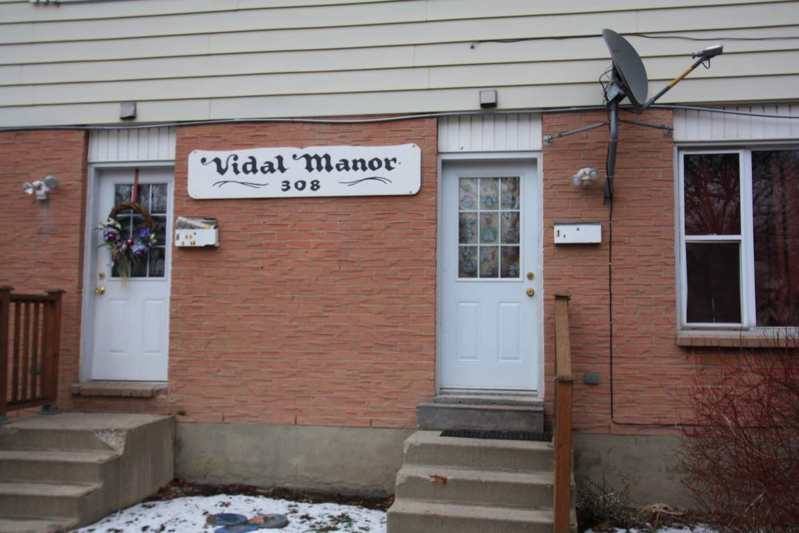 Townhouses For Rent (2 Bedroom) 308 Vidal St, Sarnia, ON Mutual