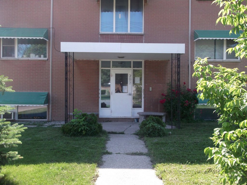 Apartments For Rent (1Bedroom) 297 Indian Rd S, Sarnia, ON Mutual