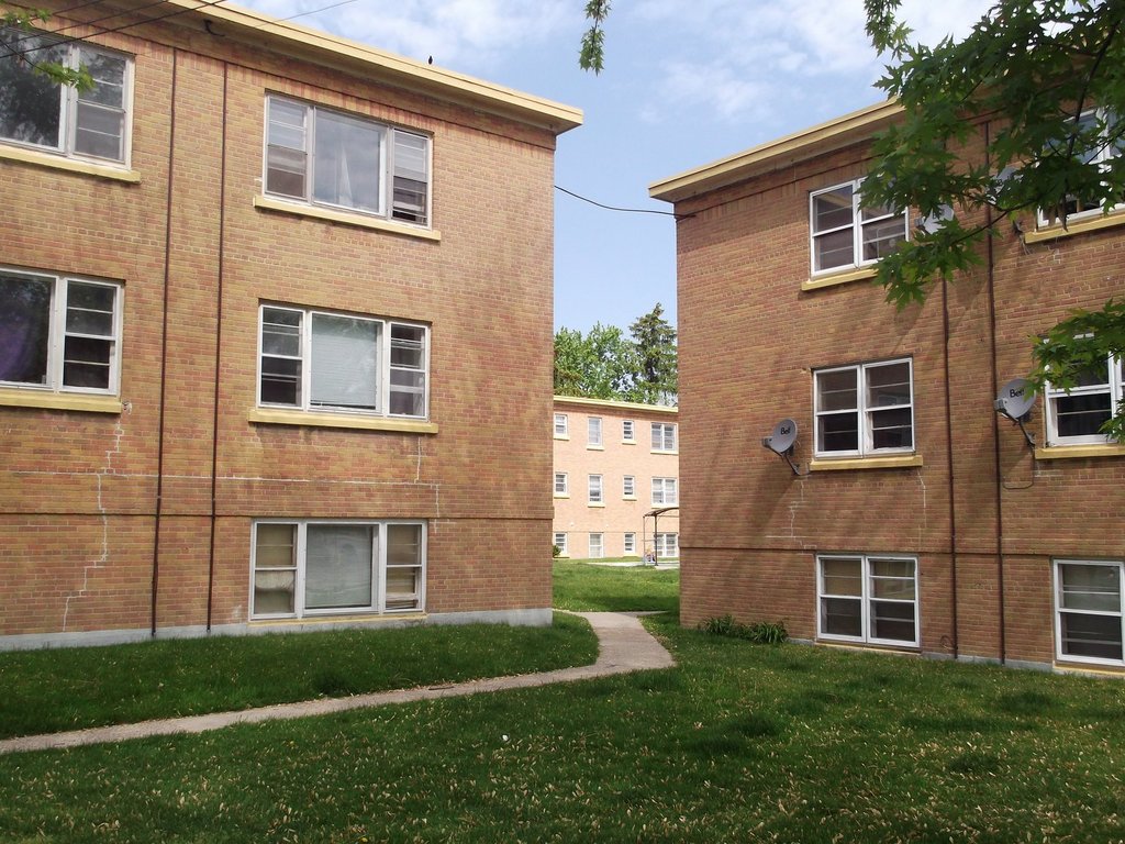 Apartments for Rent (2 Bedroom) 515 London Rd, Sarnia, ON Mutual