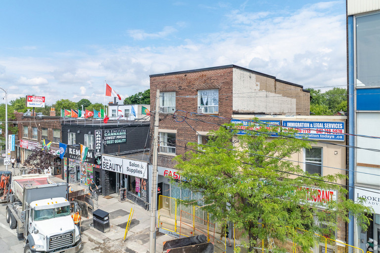 Danforth &amp;amp;amp; Victoria Park Apartments
