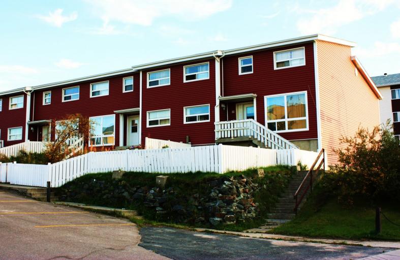 Garden Townhomes 124 5605 2540 5601 50 th Ave. Yellowknife