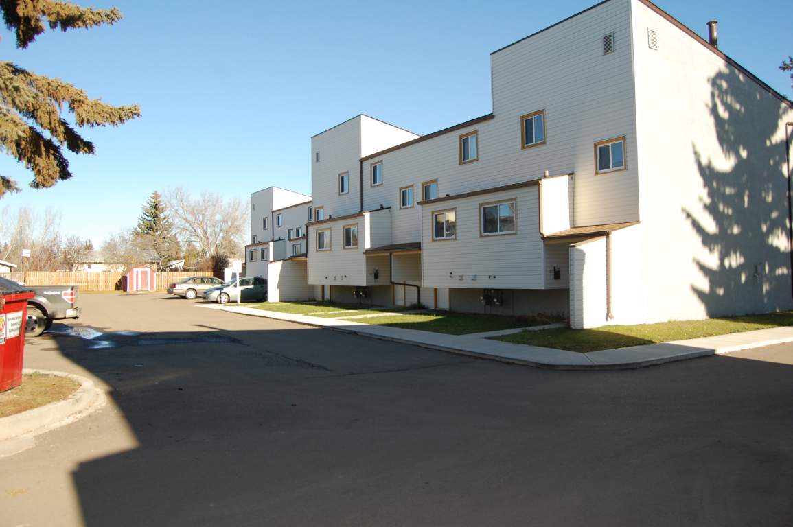 Parkland Village 3224 47th Avenue Lloydminster Apartments Rent