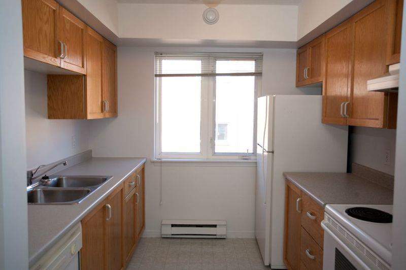 483 / 507 / 523 / 651 / 686 Elmwood 483 / 507 / 523 / 651 / 686 Elmwood Drive Moncton