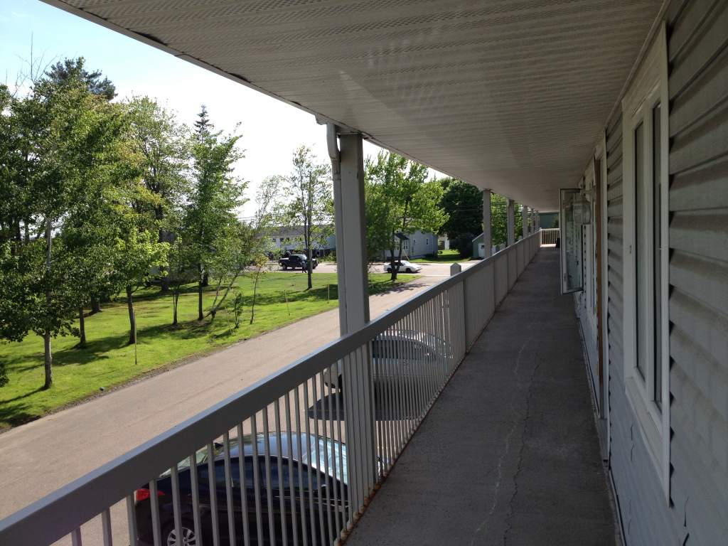 483 / 507 / 523 / 651 / 686 Elmwood 483 / 507 / 523 / 651 / 686 Elmwood Drive Moncton