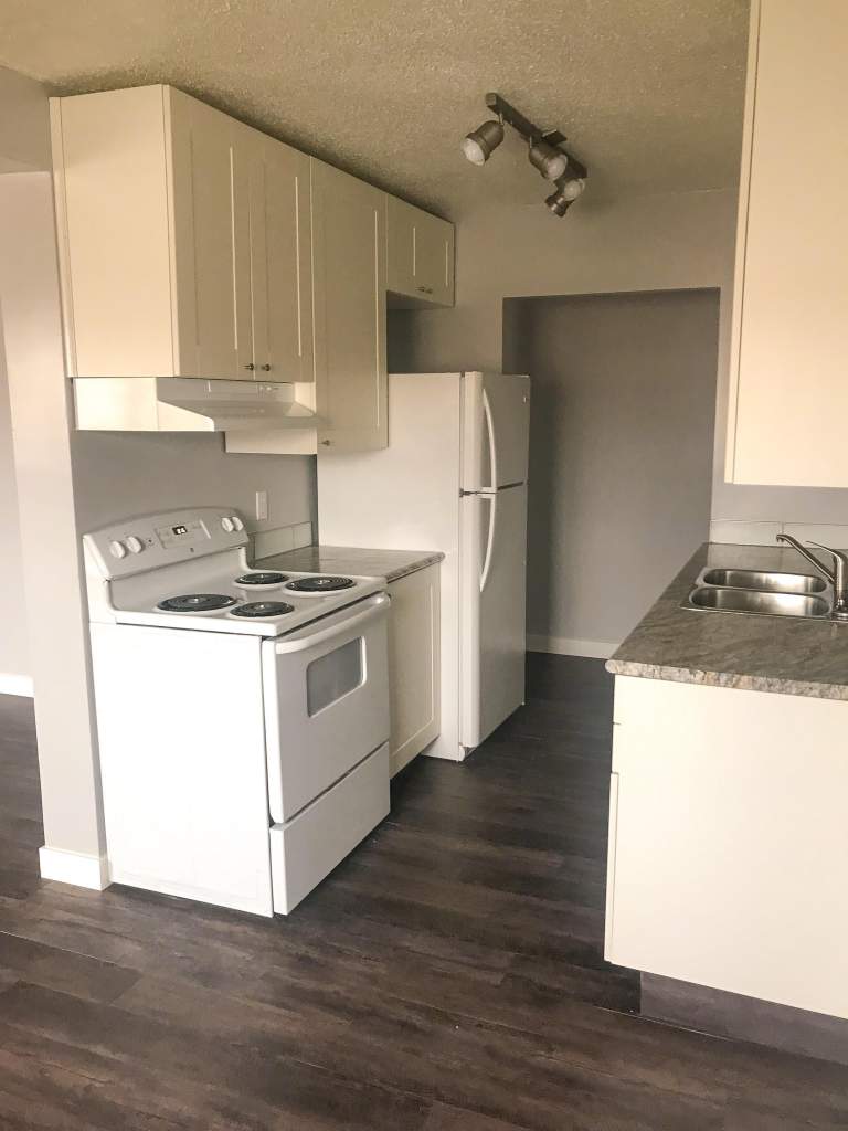 MacKenzie Manor 5609, 5617, 5627 51st Avenue St. Paul Apartments