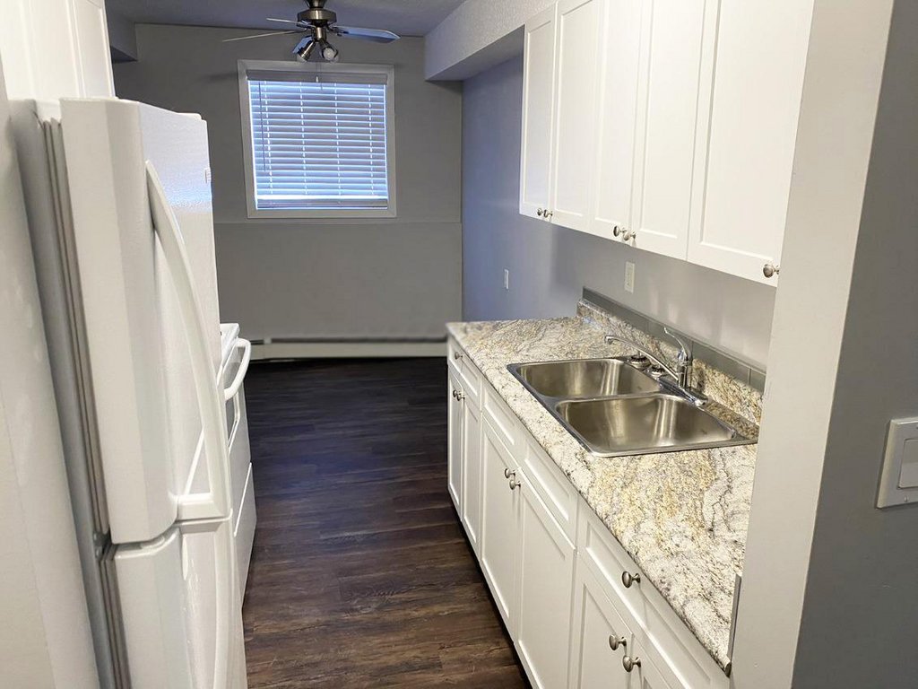 MacKenzie Manor 5609, 5617, 5627 51st Avenue St. Paul Apartments