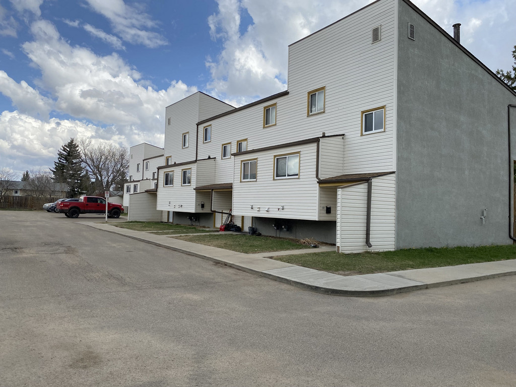 Parkland Village 3224 47th Avenue Lloydminster Apartments Rent