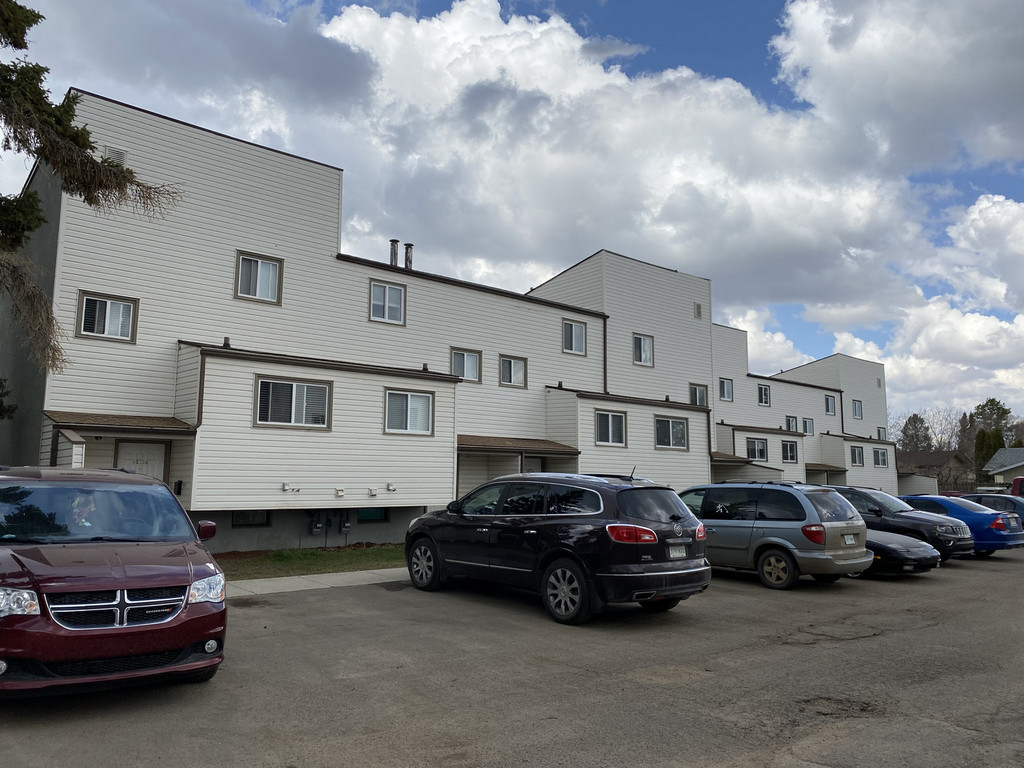 Parkland Village 3224 47th Avenue Lloydminster Apartments Rent
