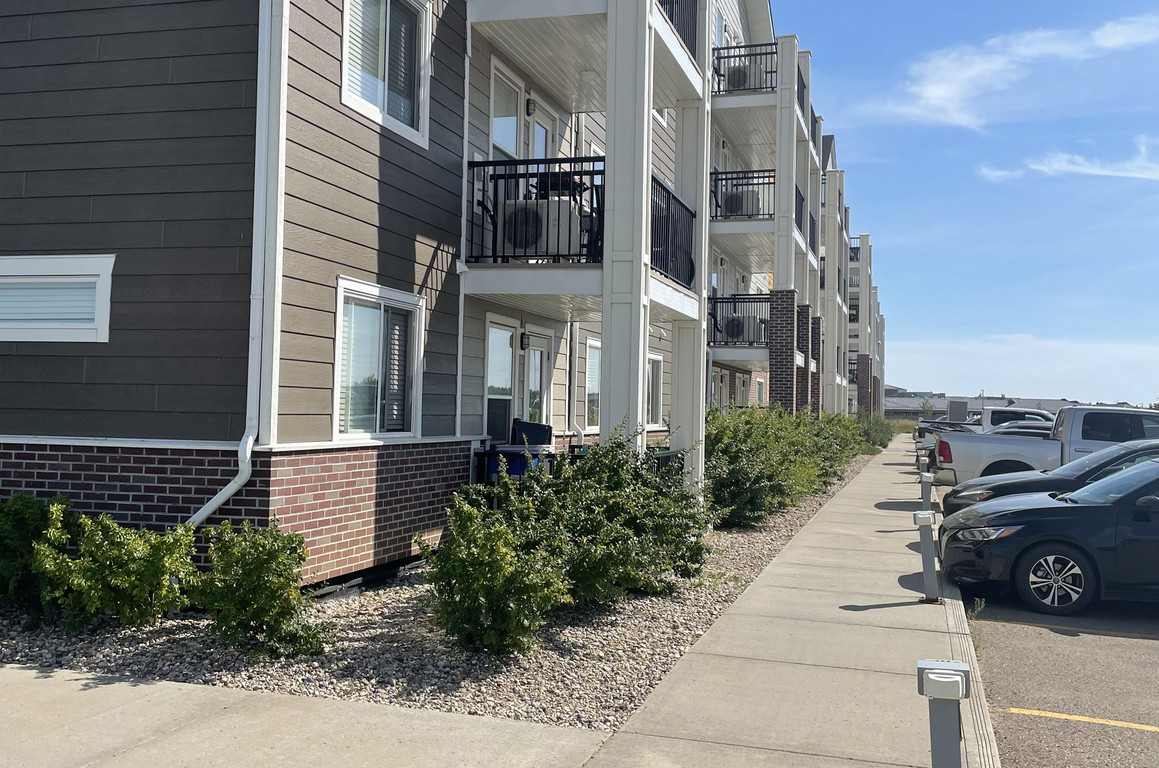 Tesla Estates 3370 72 Avenue Lloydminster Apartments Rent