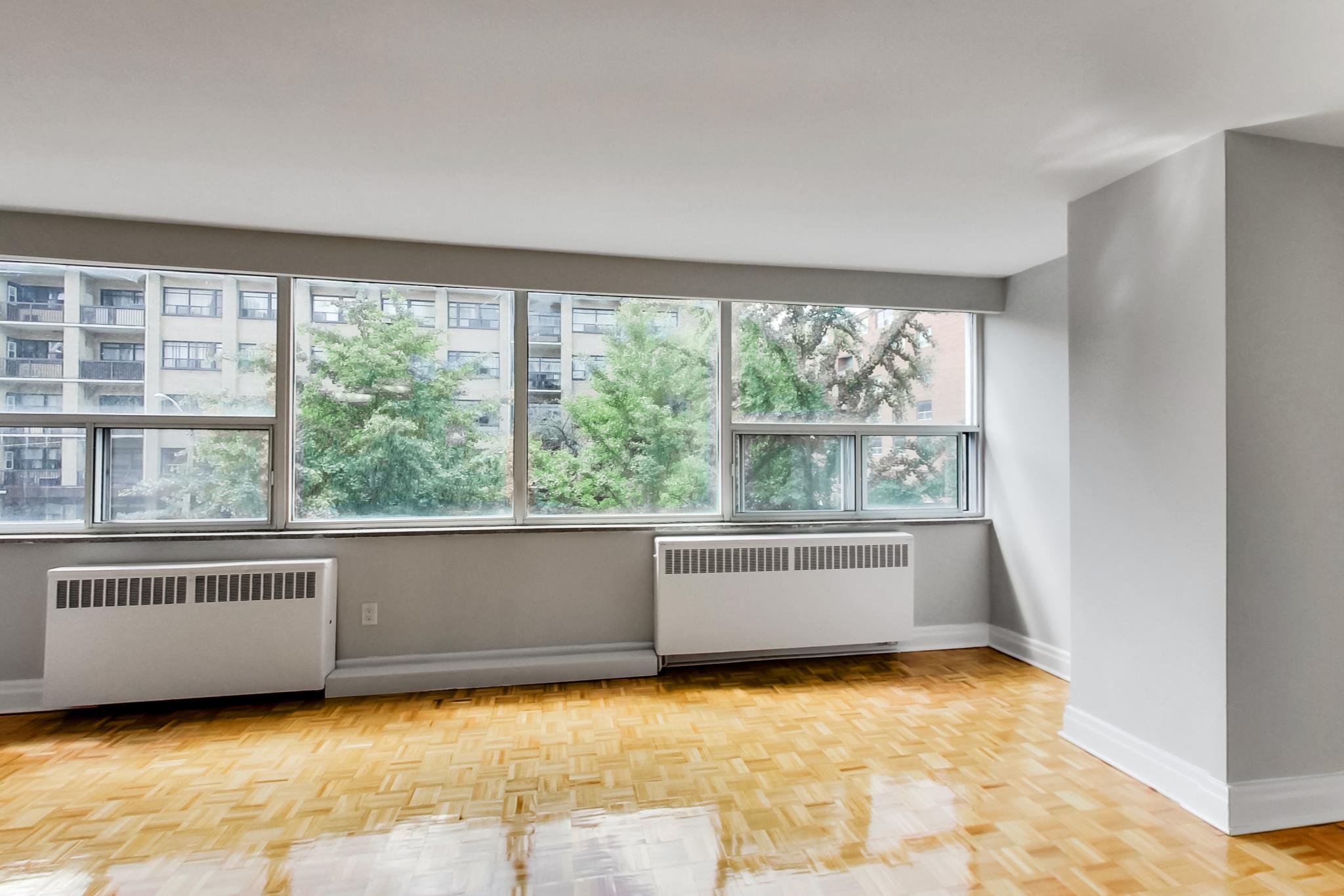 Apartment for rent at 680 Roselawn Avenue (Chaplin Cres. & Roselawn Ave