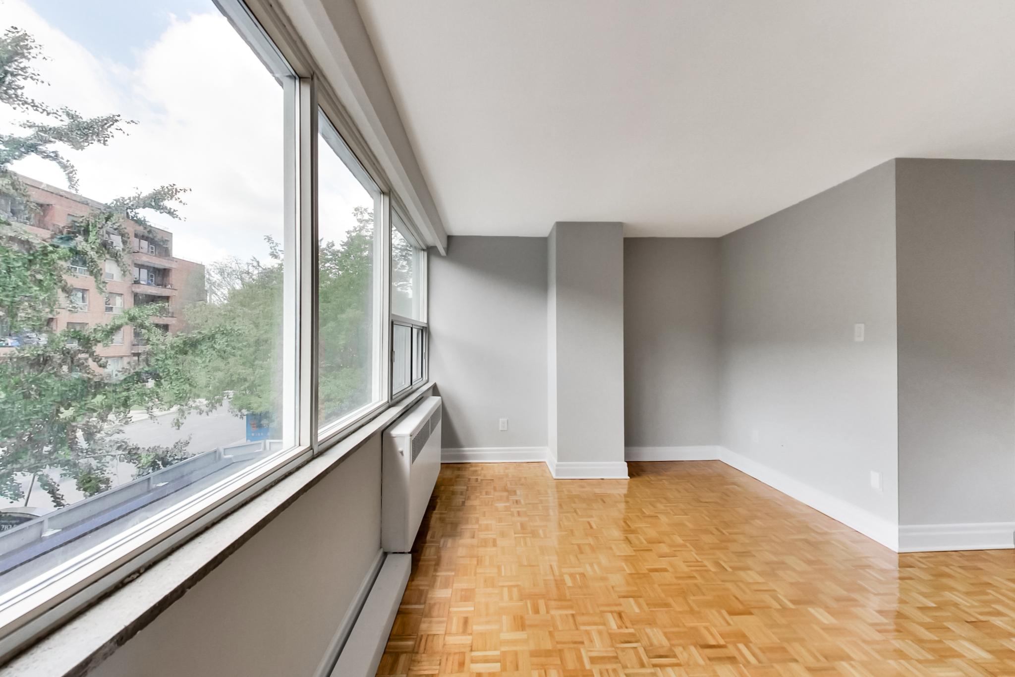 Apartment for rent at 680 Roselawn Avenue (Chaplin Cres. & Roselawn Ave