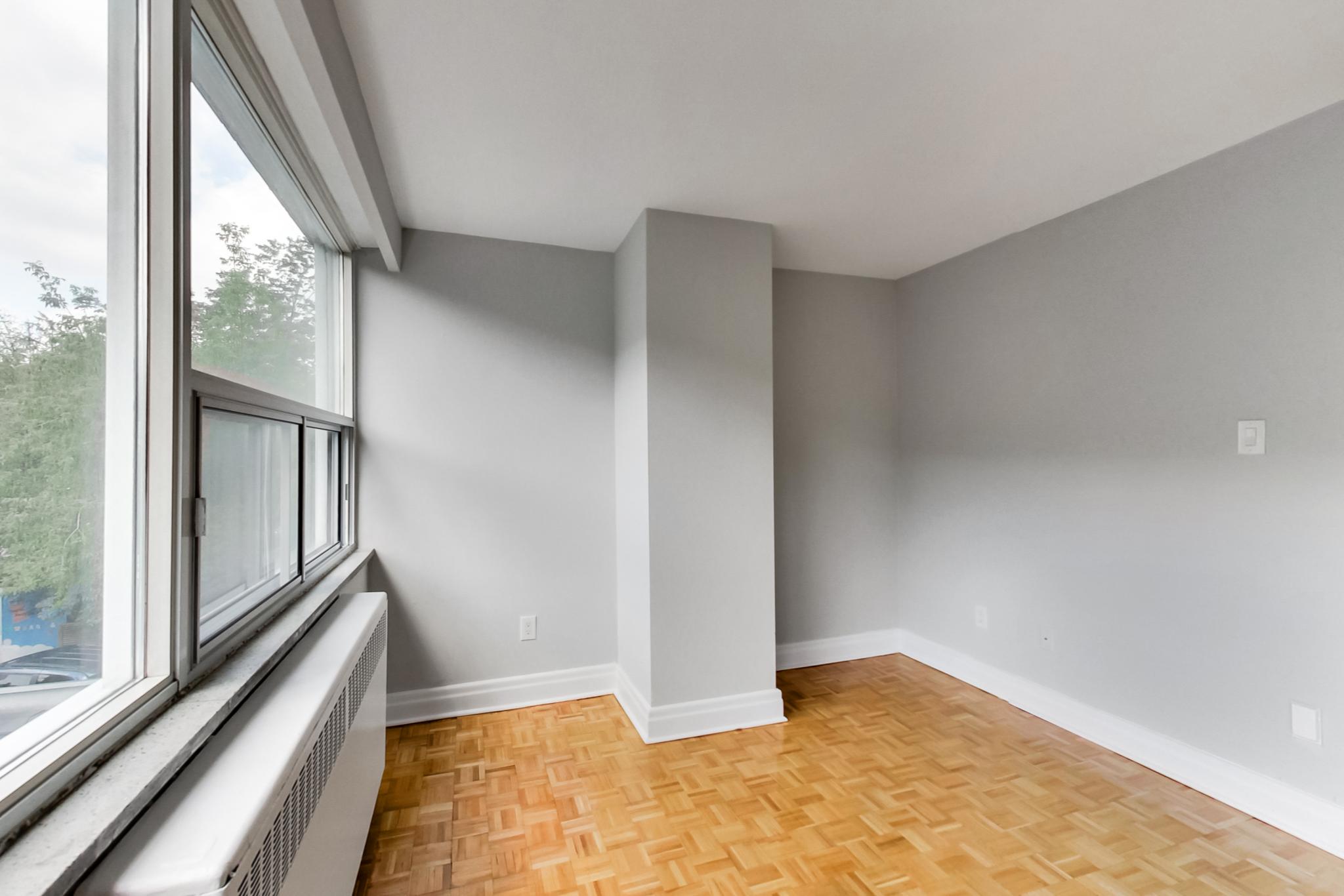 Apartment for rent at 680 Roselawn Avenue (Chaplin Cres. & Roselawn Ave