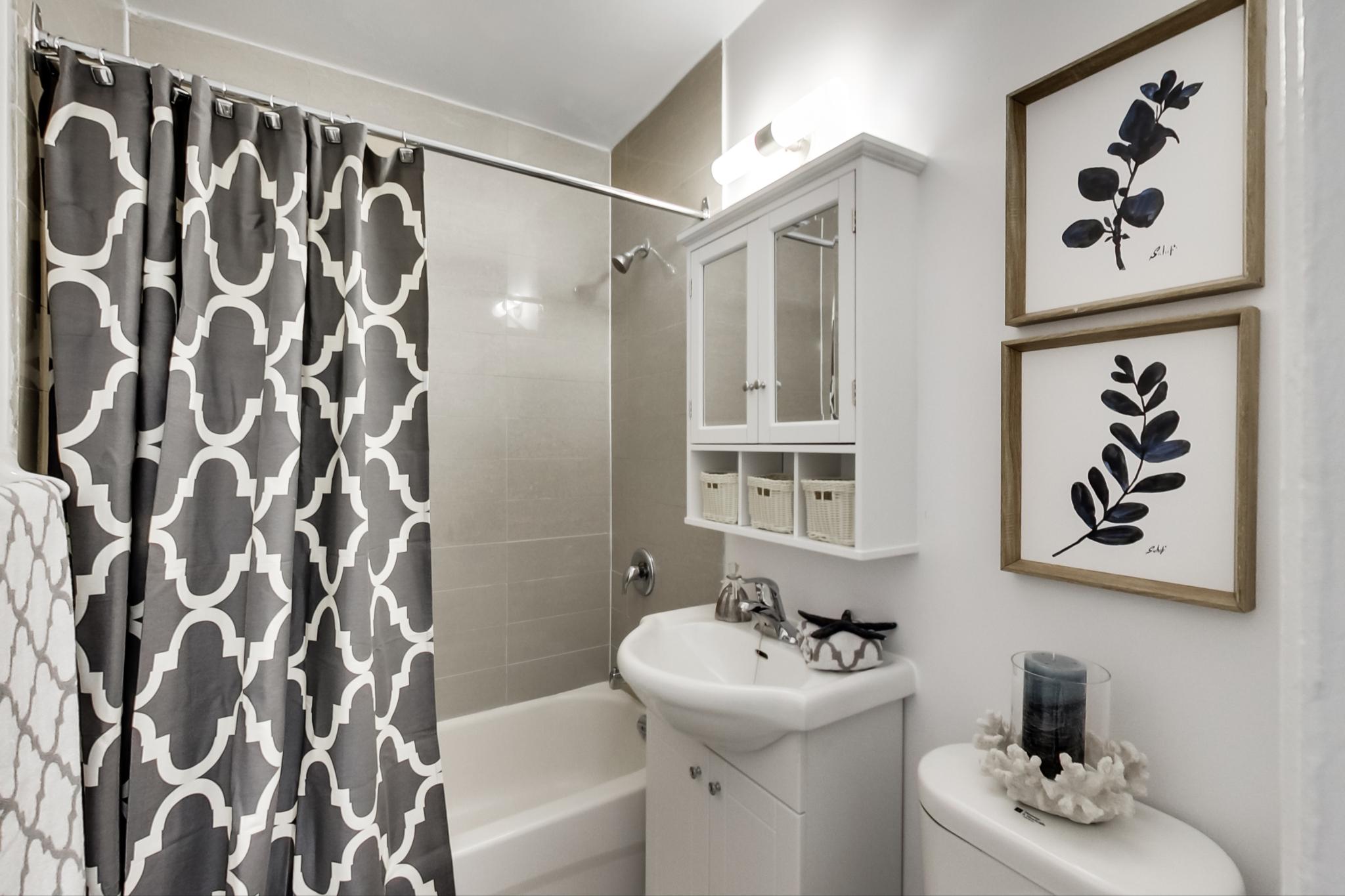 Apartment for Rent Eglinton Avenue East Between Mt. Pleasant Rd